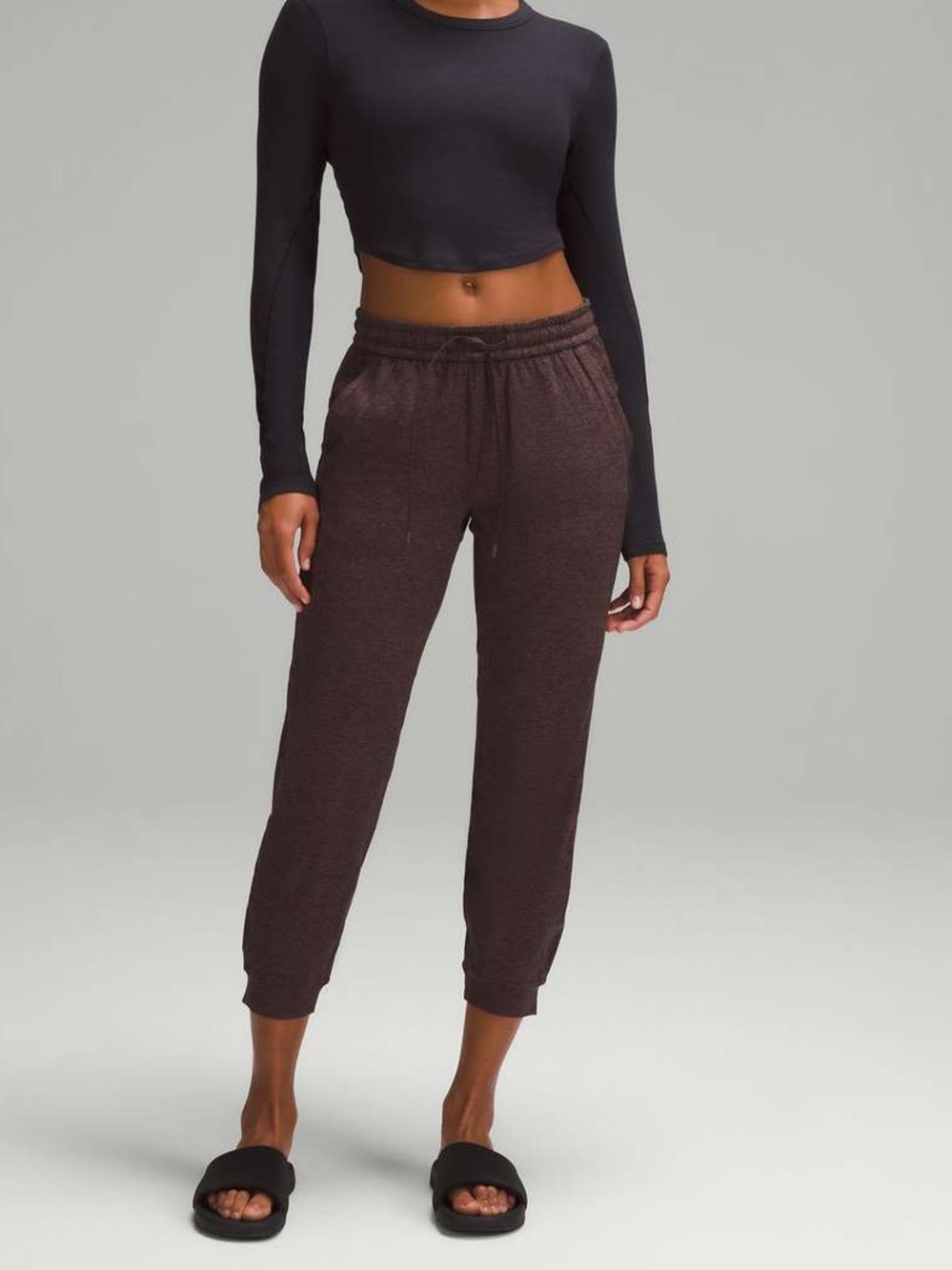 Lululemon Soft Jersey Classic-Fit Mid-Rise Jogger in purple/ brown size 6